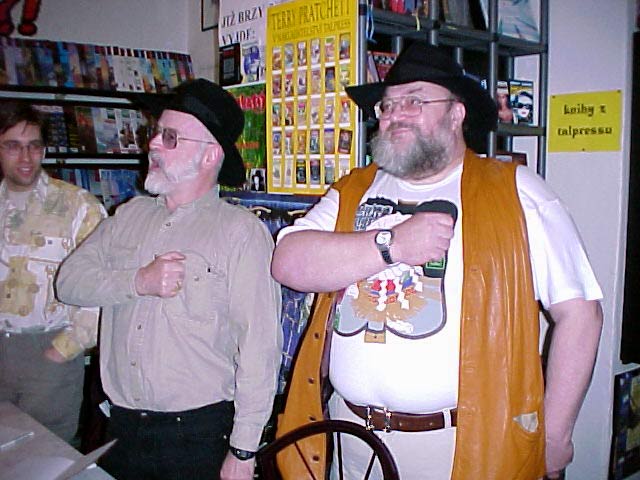 Terry Pratchett and his Czech translator Jan Kanturek during Discworld Anthem